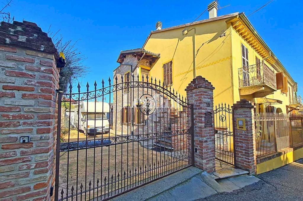 Facciata - Villa via Fratelli Sosso, Casale Monferrato - foto 1