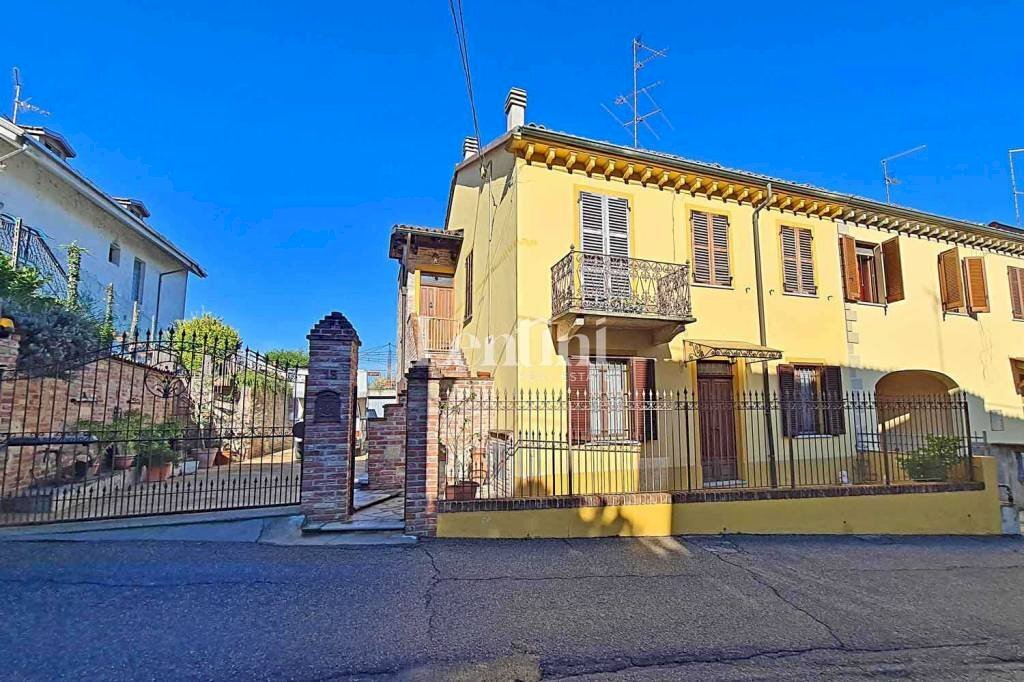 Facciata - Villa via Fratelli Sosso, Casale Monferrato - foto 2