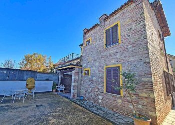 Facciata - Villa via Fratelli Sosso, Casale Monferrato - photo 30