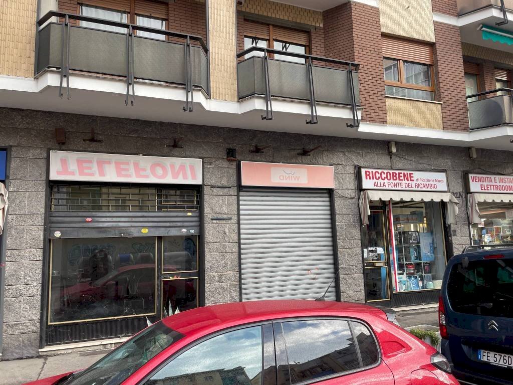 Facciata - Negozio via Renato Martorelli, 92, Torino (zona Rebaudengo) - foto 2