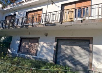 Facciata - Negozio via Angelo Pelissa, 2D, Serra Riccò - foto 2