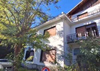 Facciata - Negozio via Angelo Pelissa, 2D, Serra Riccò - foto 4