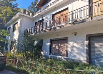 Facciata - Negozio via Angelo Pelissa, 2D, Serra Riccò - foto 5