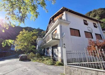 Facciata - Negozio via Angelo Pelissa, 2D, Serra Riccò - foto 6