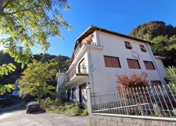 Facciata - Negozio via Angelo Pelissa, 2D, Serra Riccò - foto 8