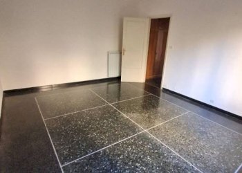 Camera da letto - Bilocale via Pierino Negrotto Cambiaso, 5, Genova (zona Sampierdarena) - foto 24