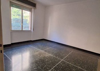 Camera da letto - Bilocale via Pierino Negrotto Cambiaso, 5, Genova (zona Sampierdarena) - foto 31