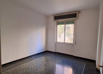 Camera da letto - Bilocale via Pierino Negrotto Cambiaso, 5, Genova (zona Sampierdarena) - foto 43