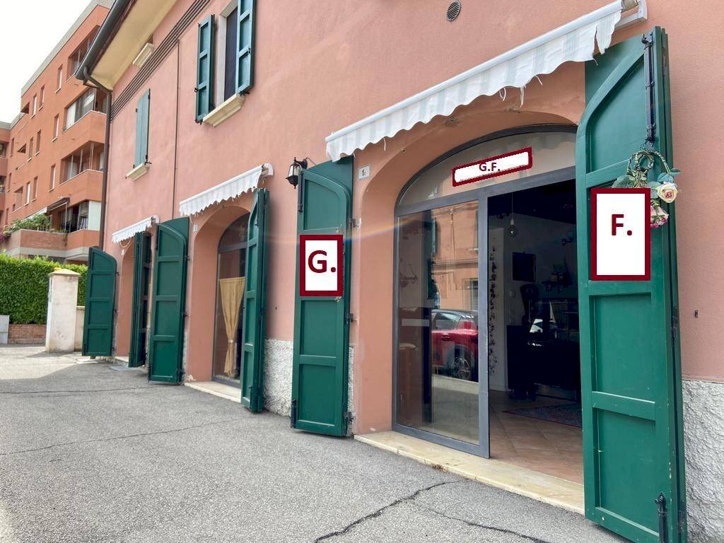 Facciata - Negozio via San Savino, 1, Bologna (zona Lame) - foto 1