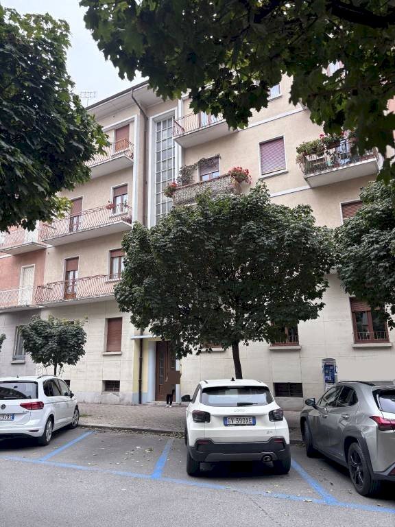 Facciata - Quadrilocale corso Annibale Santorre di Santarosa, 38, Cuneo (zona Centro) - foto 1