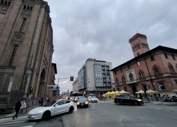 Negozio Via Giacomo Matteotti, Bologna (zona Bolognina) - foto 2