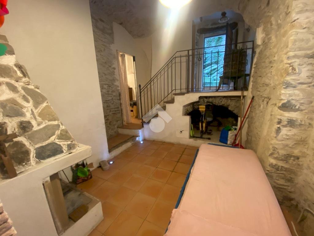 Four-room apartment Via G. Garibaldi, Borgomaro - photo 1