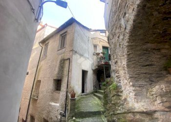 Four-room apartment Via G. Garibaldi, Borgomaro - photo 9