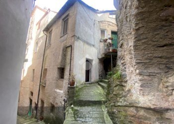 Four-room apartment Via G. Garibaldi, Borgomaro - photo 13