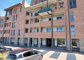 Shop Viale Torino, Alba - photo 1