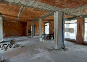 Shop Viale Torino, Alba - photo 4