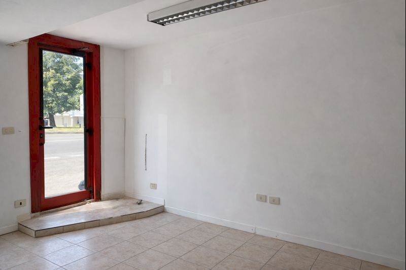 Shop Via Emilia Ovest 514-516, Modena - photo 1