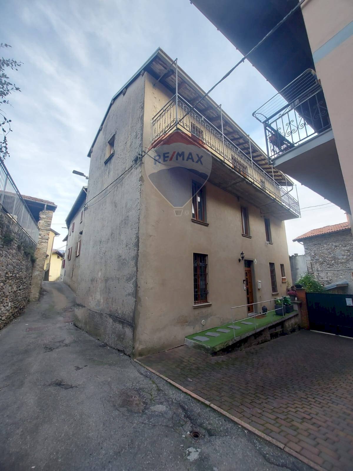 Edificio all\'aperto - Casa semi indipendente Via Bonomi
 
6, Brissago-Valtravaglia - foto 1