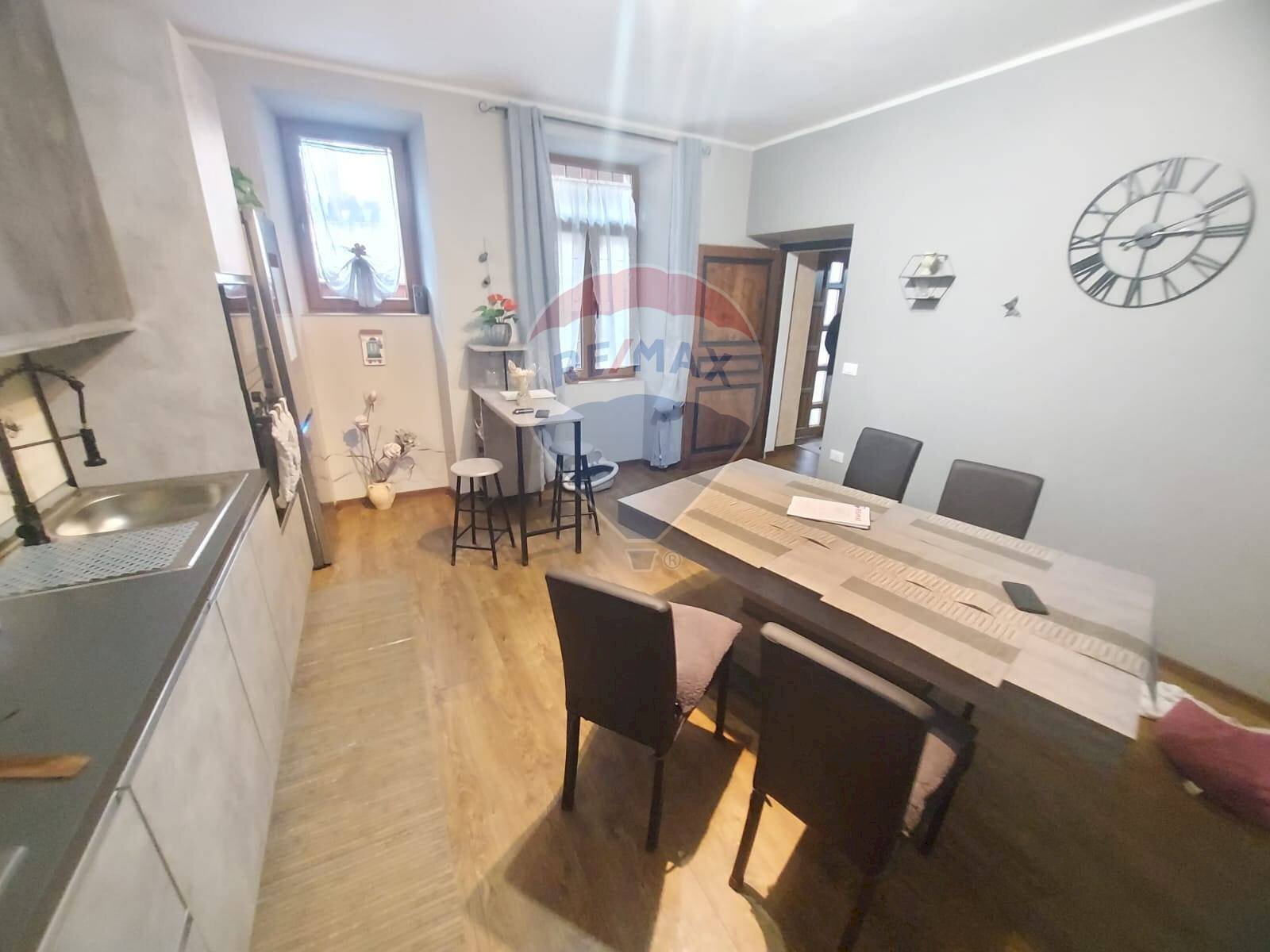 Sala da pranzo - Casa semi indipendente Via Bonomi
 
6, Brissago-Valtravaglia - foto 3