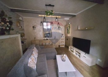 Sala da pranzo - Casa semi indipendente Via Bonomi
 
6, Brissago-Valtravaglia - foto 2