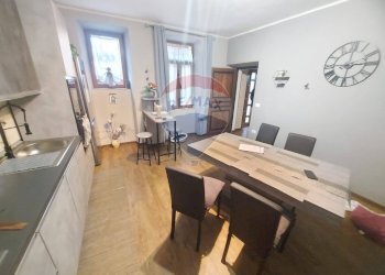 Sala da pranzo - Casa semi indipendente Via Bonomi
 
6, Brissago-Valtravaglia - foto 4