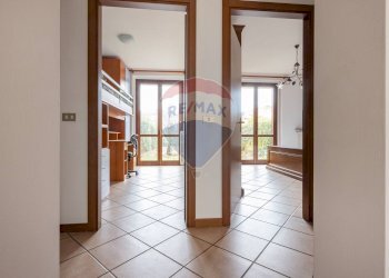 Hall / corridoio - Trilocale Carlo Cattaneo
 
16, Sesto Calende - foto 11