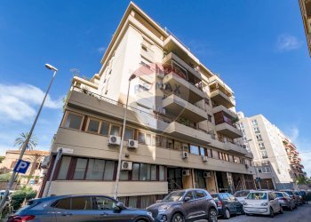 Edificio all\'aperto - Office Via Manin
 
3, Palermo - photo 2