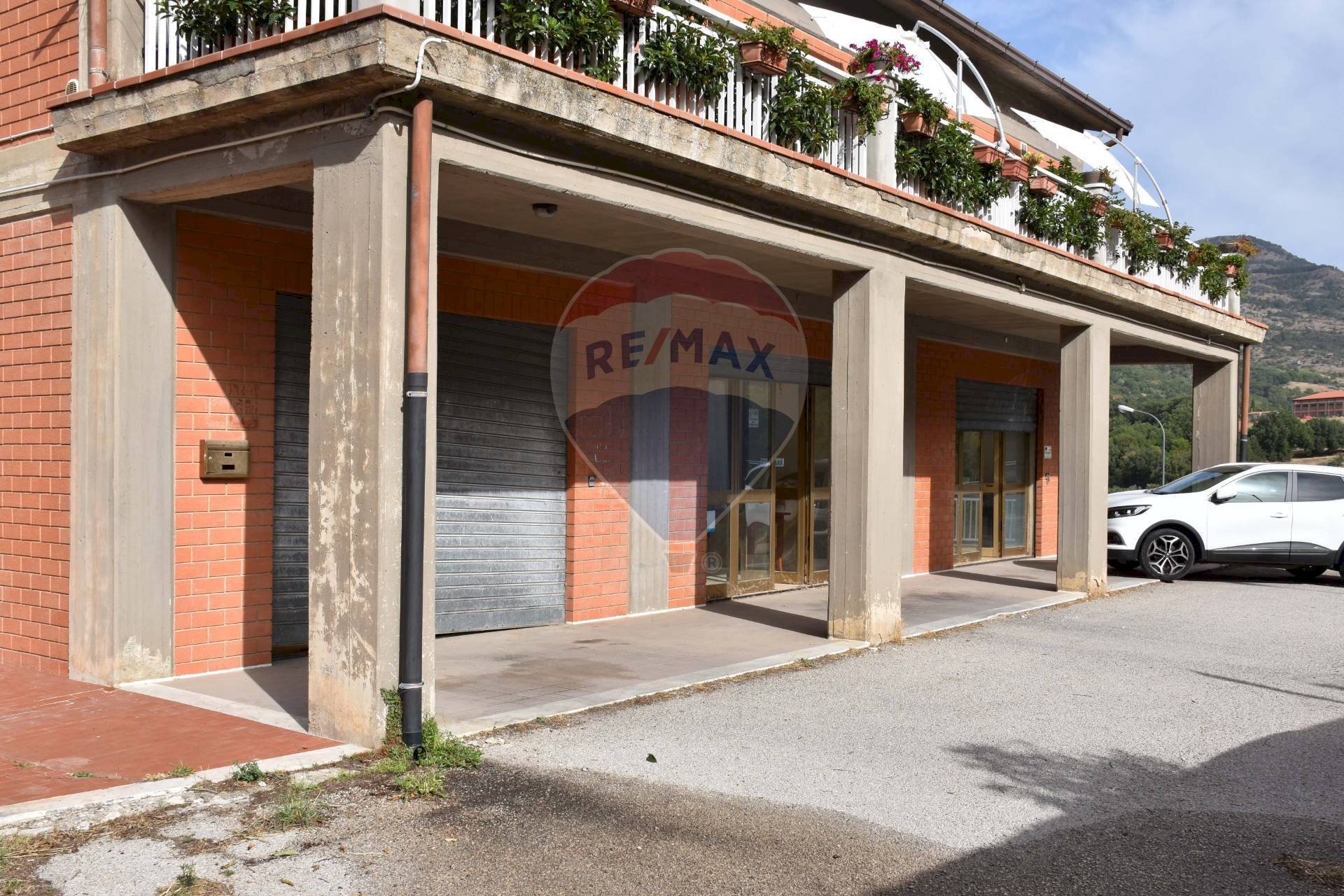 3 saracinesche - Commercial Premises via xxv aprile, Petralia Sottana - photo 1
