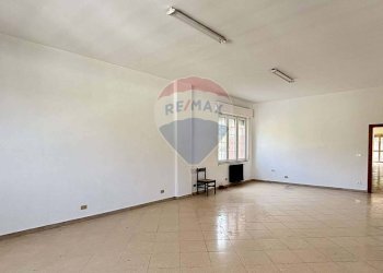 sala interna - Locale Commerciale via xxv aprile, Petralia Sottana - foto 2