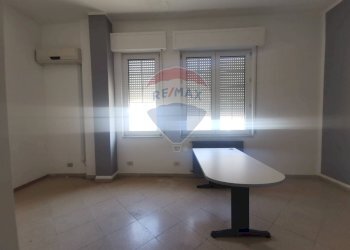 ufficio - Locale Commerciale via xxv aprile, Petralia Sottana - foto 4