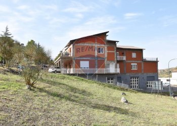 Casa all\'aperto - Locale Commerciale via xxv aprile, Petralia Sottana - foto 13