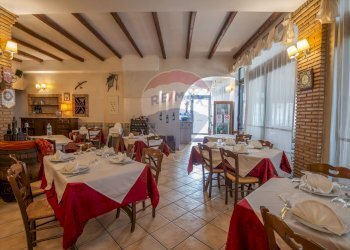 Sala da pranzo - Locale Commerciale via gianni ballarò
 
20, Caltagirone - foto 35