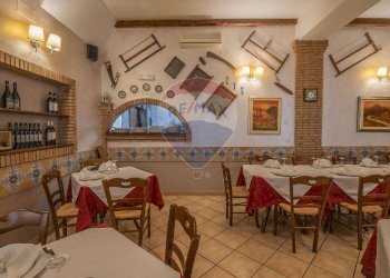 Sala da pranzo - Locale Commerciale via gianni ballarò
 
20, Caltagirone - foto 36