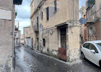 Edificio all\'aperto - Casa indipendente Via San Pietro
 
31, Bronte - foto 2