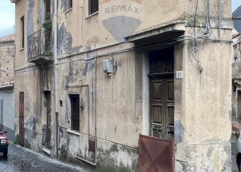 Edificio all\'aperto - Casa indipendente Via San Pietro
 
31, Bronte - foto 6