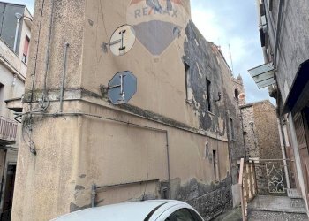 Edificio all\'aperto - Casa indipendente Via San Pietro
 
31, Bronte - foto 9