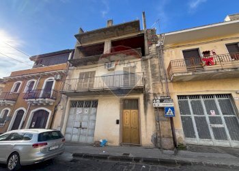 Edificio all\'aperto - Casa indipendente Piazza Carlo Alberto
 
10, Scordia - foto 1