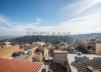 Edificio all\'aperto - Casa indipendente Via Ragona
 
34, Caltagirone - foto 1