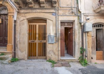 Edificio all\'aperto - Casa indipendente Via Ragona
 
34, Caltagirone - foto 27