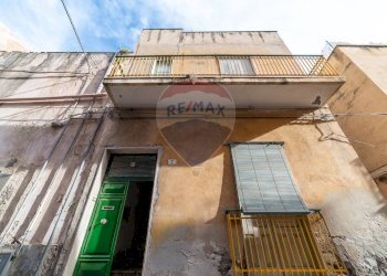 Edificio all\'aperto - Casa indipendente Via La Manna
 
7, Adrano - foto 1