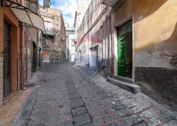 Edificio all\'aperto - Casa indipendente Via La Manna
 
7, Adrano - foto 2