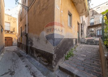 Edificio all\'aperto - Casa indipendente Via La Manna
 
7, Adrano - foto 31