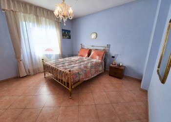 Camera / camera da letto - Quadrilocale Via C. Battisti
 
4, Nova Milanese - foto 17