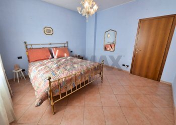 Camera / camera da letto - Quadrilocale Via C. Battisti
 
4, Nova Milanese - foto 20