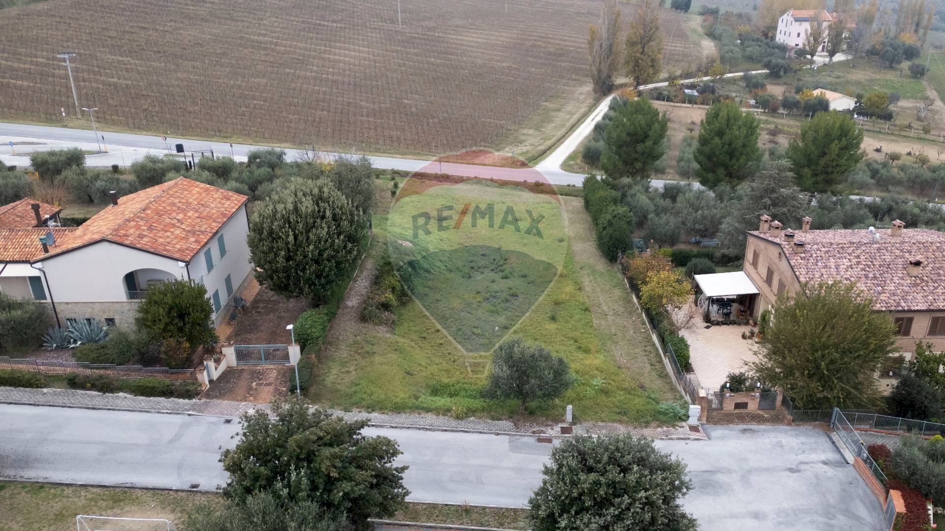 Casa all\'aperto - Terreno edificabile VIA DEGLI ULIVI
19, Cupramontana - foto 2