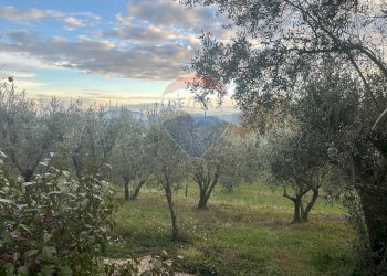 Vista delle montagne - Casa semi indipendente via gente vibia
 
27, Monte Castello di Vibio - foto 5