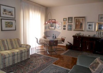 Sala da pranzo - Appartamento Via Filippo Paladini
 
158, Caltanissetta - foto 5