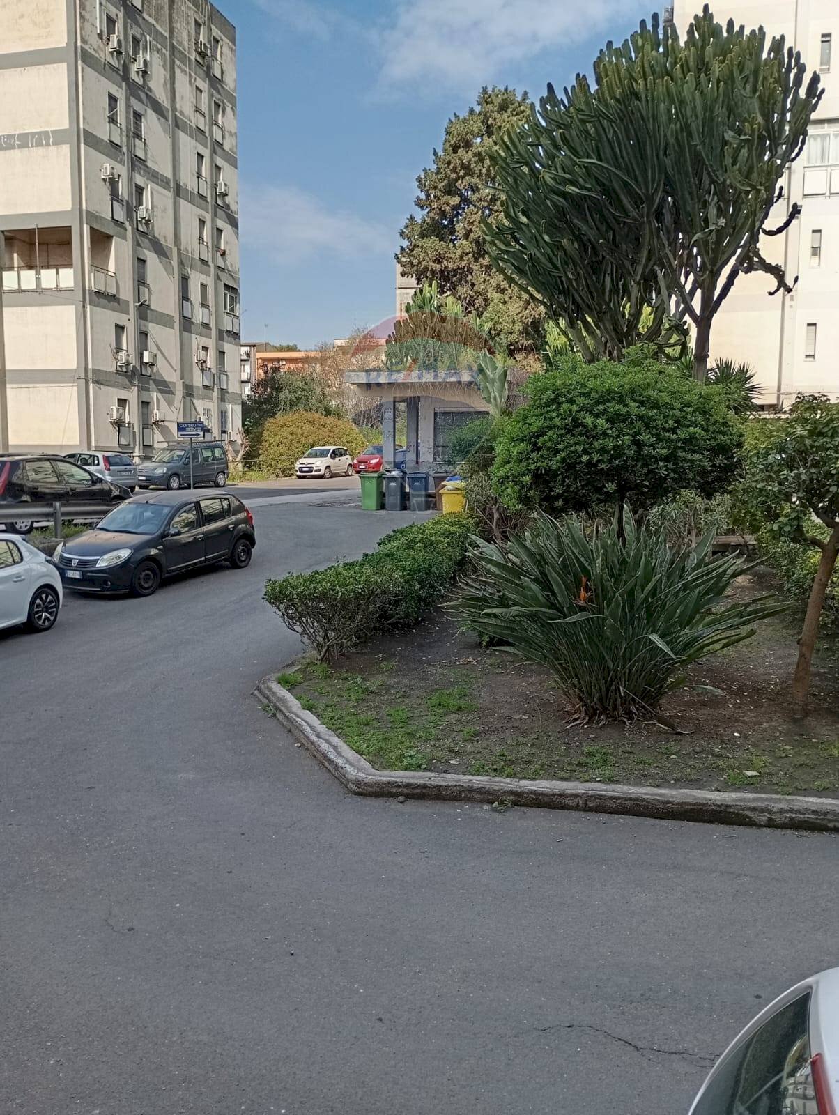 Edificio all\'aperto - Locale Commerciale VIA LARGO CALABRIA
 
28, Catania - foto 3