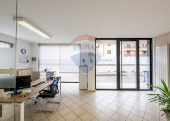 Ufficio - Commercial Premises VIA ARCIPRETE ROTA
 
26/28, Lallio - photo 2