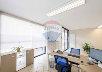 Ufficio - Commercial Premises VIA ARCIPRETE ROTA
 
26/28, Lallio - photo 8